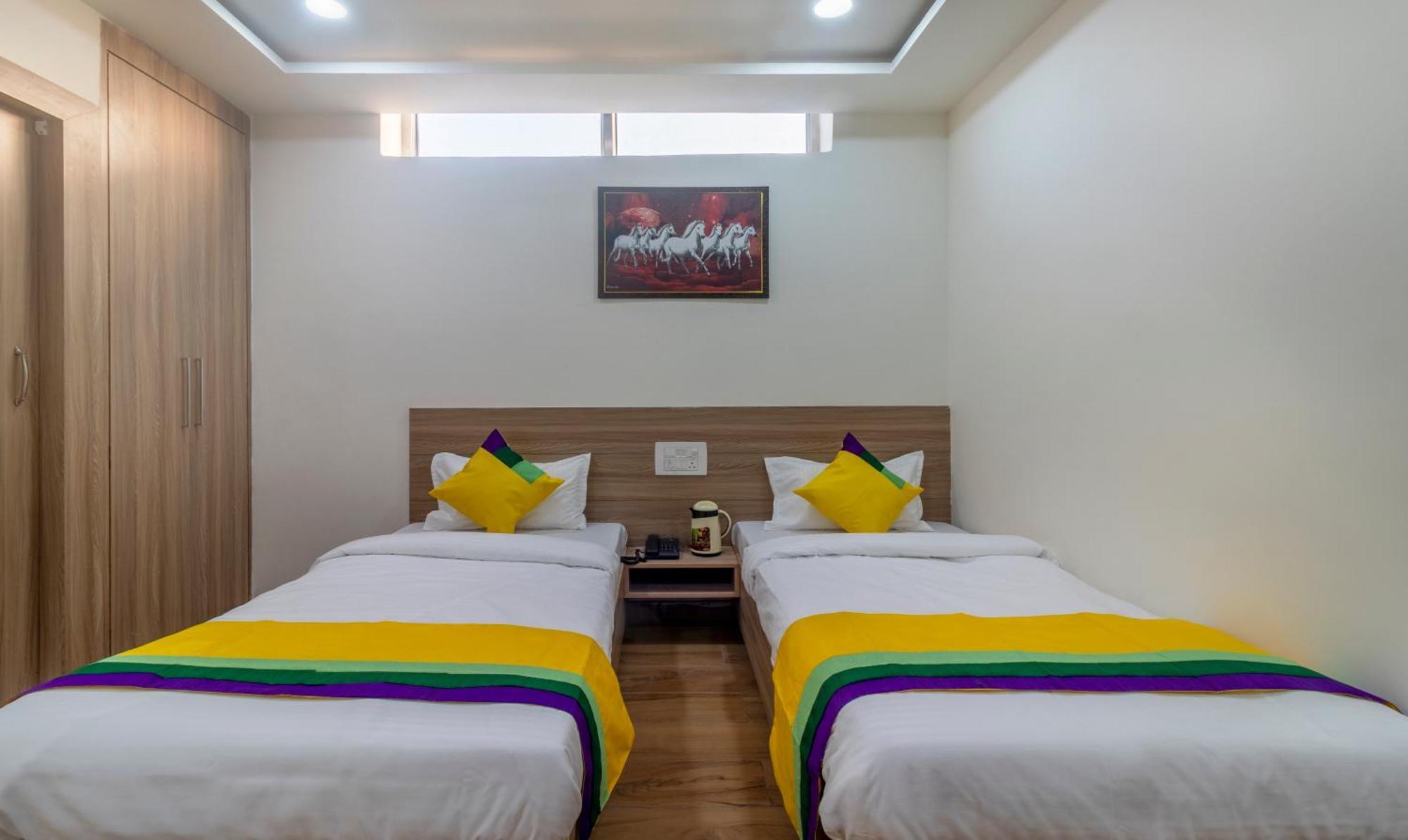 Itsy Hotels Krishna Residency, Govardhan Chauraha Mathura Exterior foto